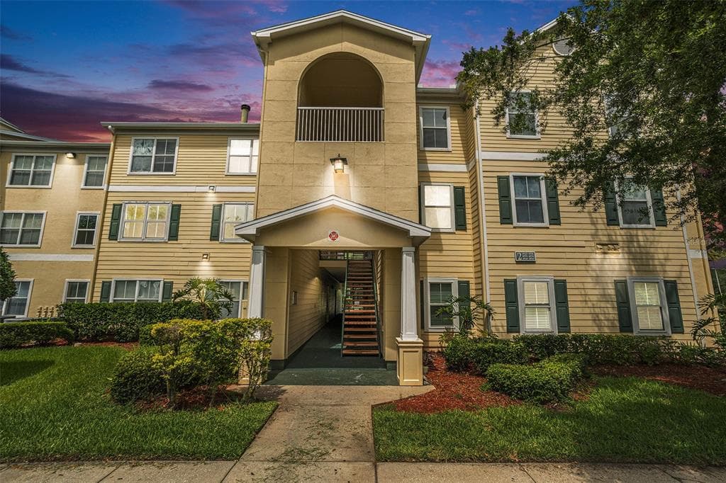18533 BRIDLE CLUB DRIVE UNIT 18533 TAMPA, FL 33647
