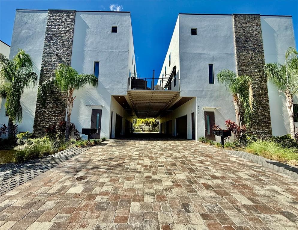 4910 W MCELROY AVENUE UNIT 3 TAMPA, FL 33611