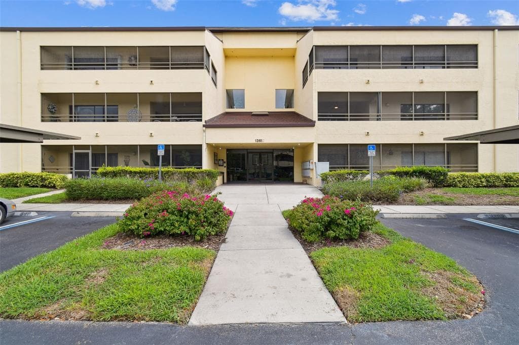 13612 S VILLAGE DRIVE UNIT 5201 TAMPA, FL 33618