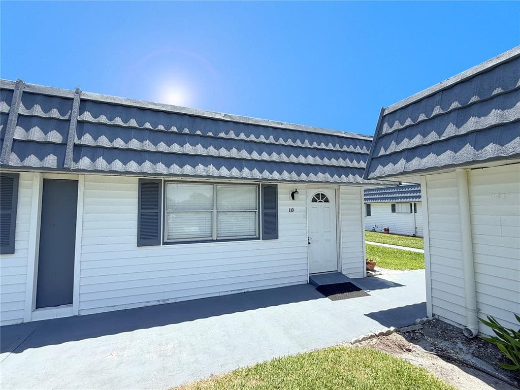 205 ANDOVER PLACE N UNIT 110 SUN CITY CENTER, FL 33573