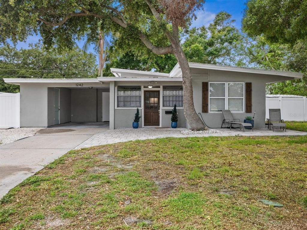 1242 74TH STREET N ST PETERSBURG, FL 33710