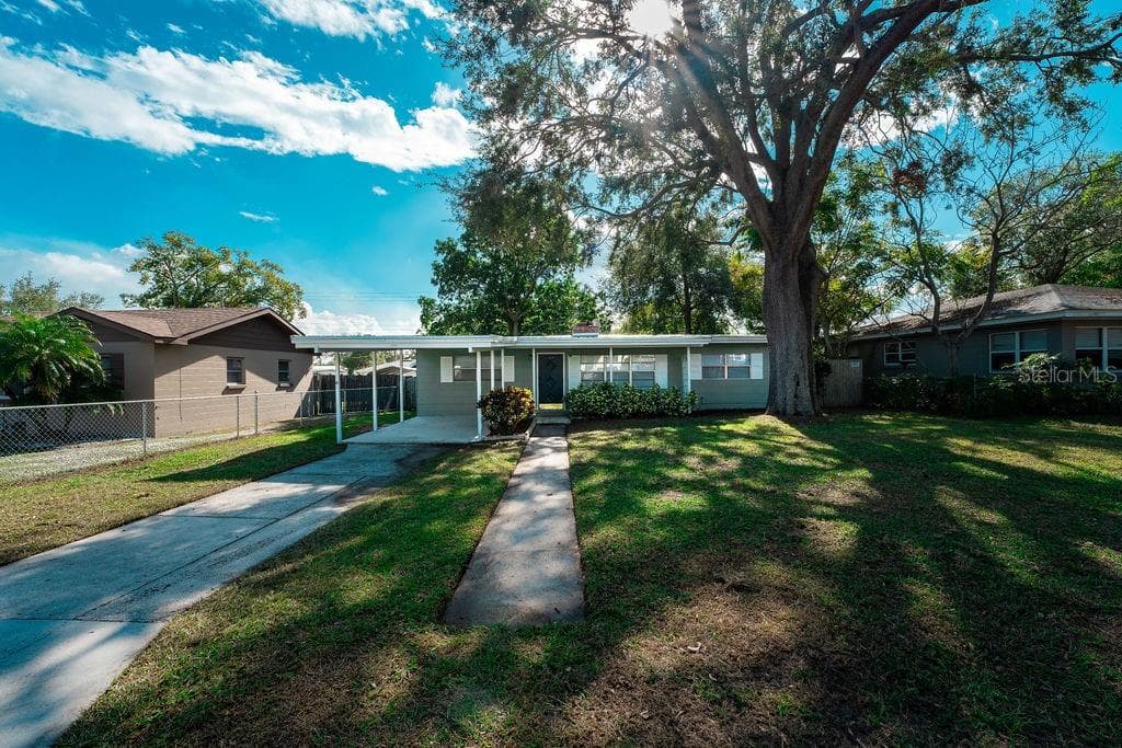 1625 MOCKINGBIRD LANE LAKELAND, FL 33801
