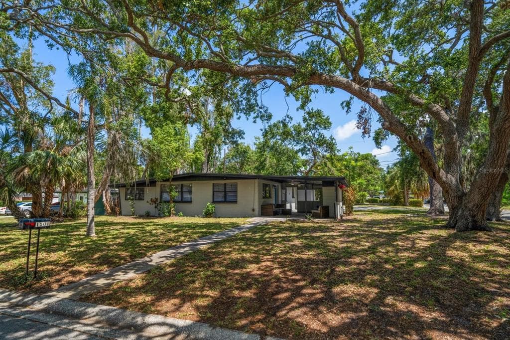 1501 HOWARD PLACE LARGO, FL 33770