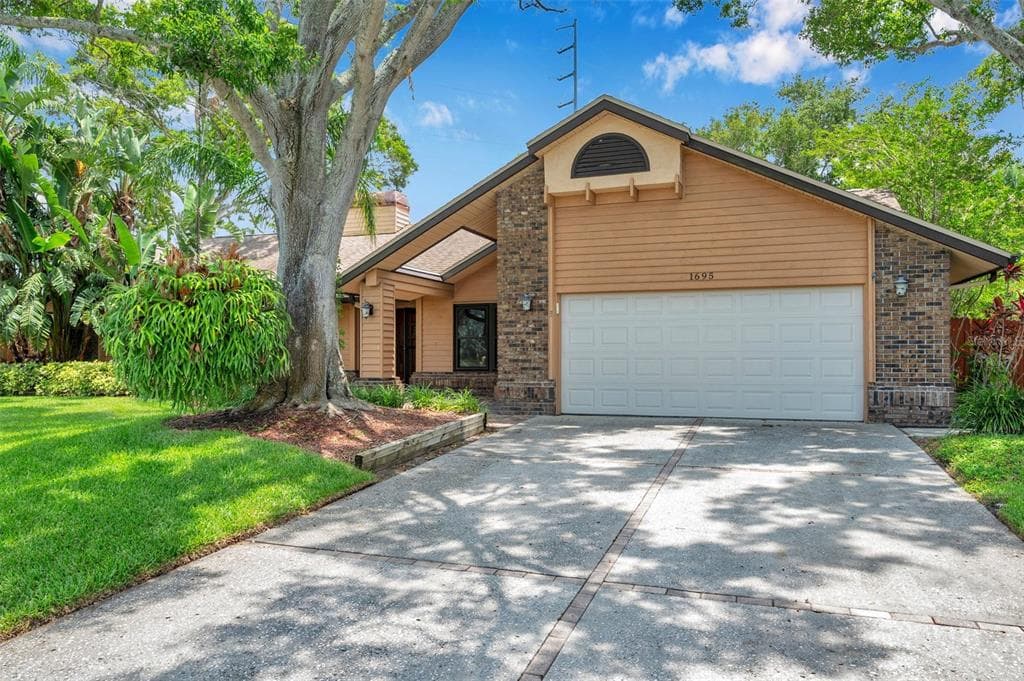 1695 CINNAMON LANE DUNEDIN, FL 34698