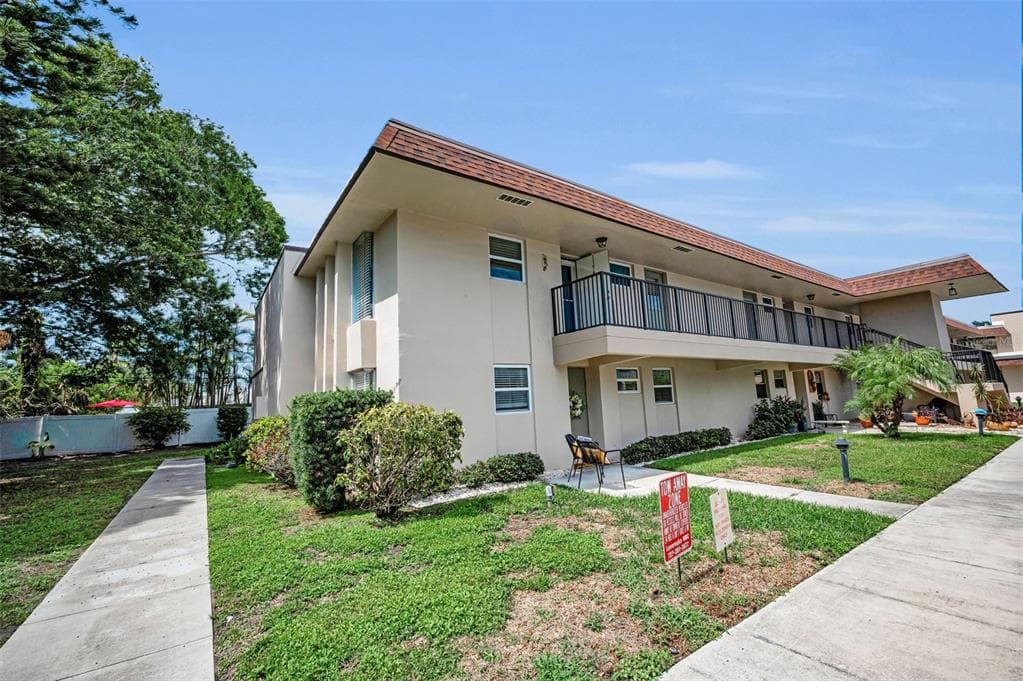 9945 47TH AVENUE N UNIT 210 ST PETERSBURG, FL 33708