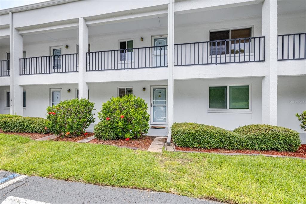 2060 MARILYN STREET UNIT 114 CLEARWATER, FL 33765