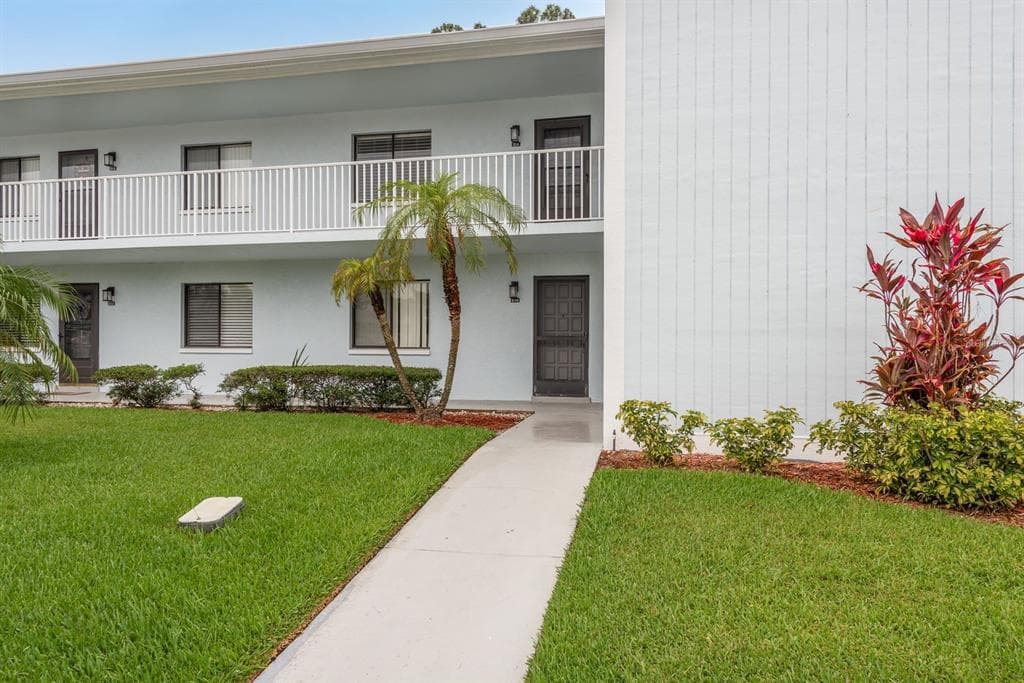 210 MARTHA LANE UNIT 210 OLDSMAR, FL 34677