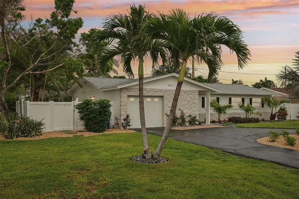 6913 GRANDE VISTA WAY S ST PETERSBURG, FL 33707