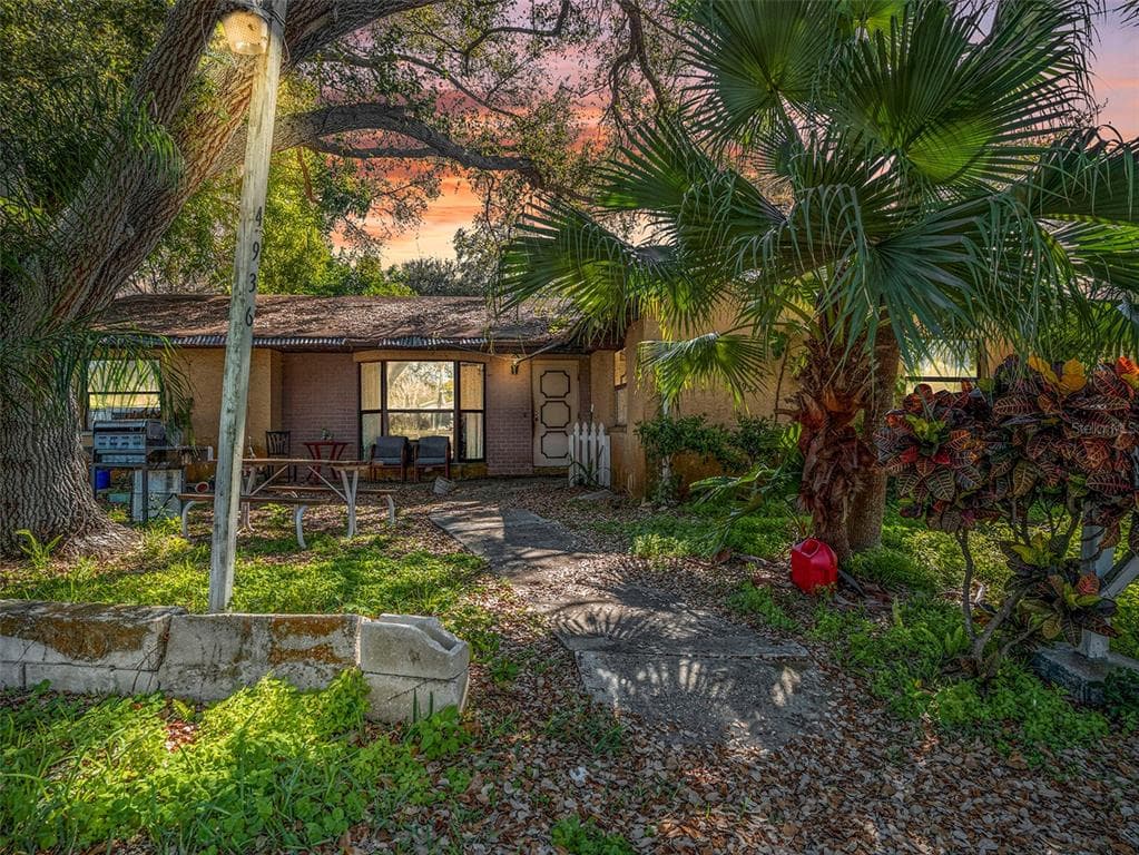 4936 40TH AVENUE N ST PETERSBURG, FL 33709