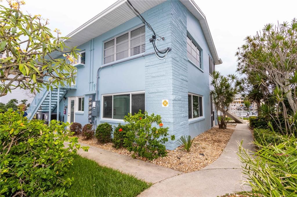 241 SKIFF POINT UNIT 1 CLEARWATER BEACH, FL 33767