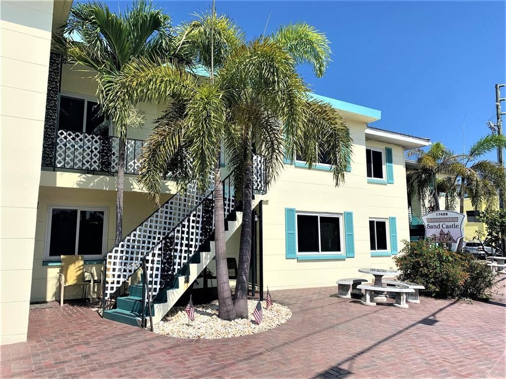 17688 GULF BOULEVARD UNIT 102 REDINGTON SHORES, FL 33708