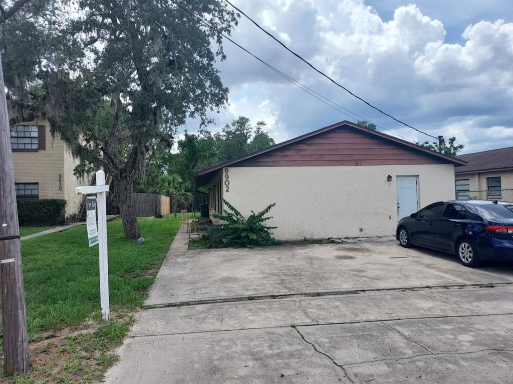 9902 N MYRTLE STREET TAMPA, FL 33617