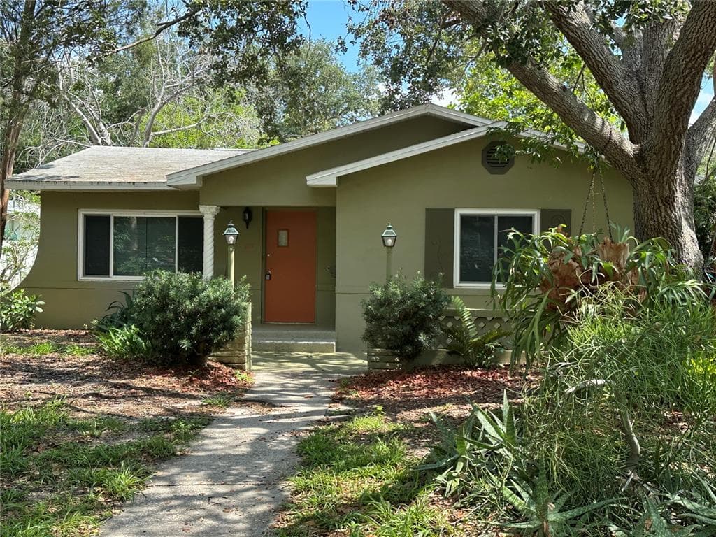 215 24TH AVENUE N ST PETERSBURG, FL 33704
