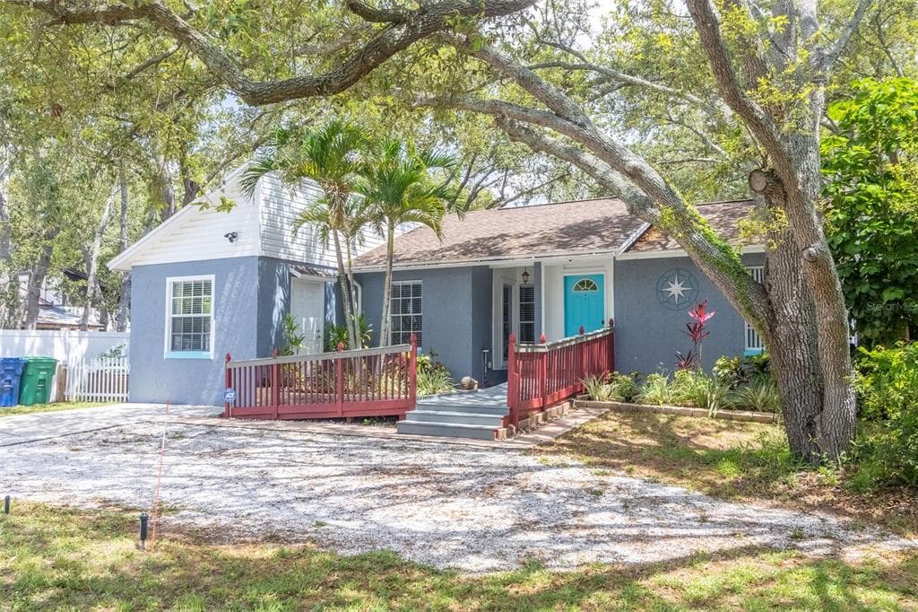 715 W 109TH AVENUE TAMPA, FL 33612