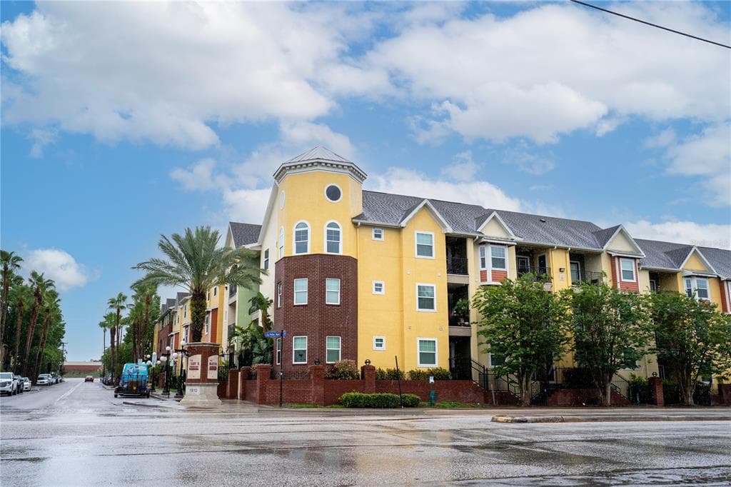 1910 E PALM AVENUE UNIT 8105 TAMPA, FL 33605