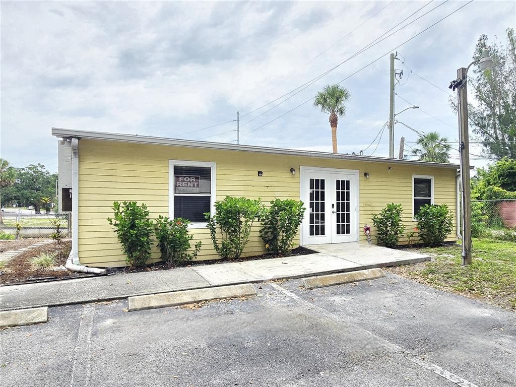 7901 N NEBRASKA AVENUE UNIT 100 TAMPA, FL 33604