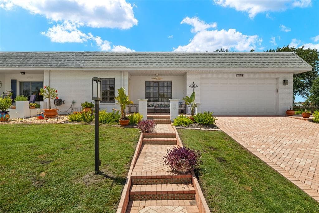 386 CLUB MANOR DRIVE SUN CITY CENTER, FL 33573