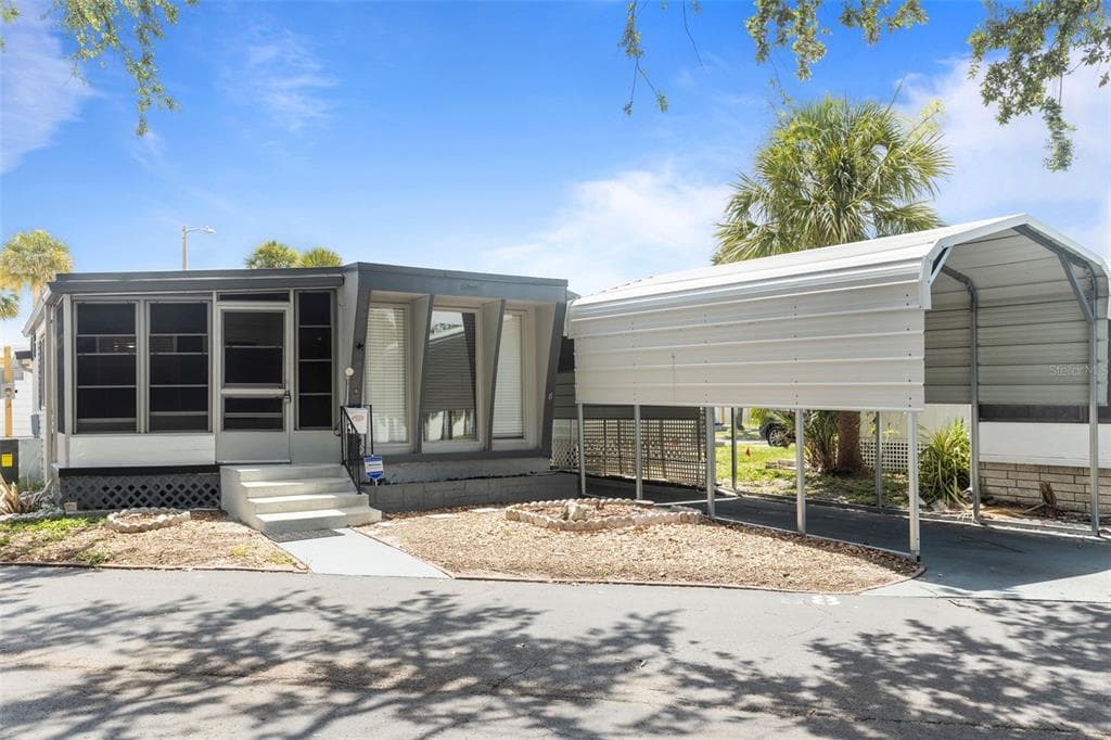 4851 W GANDY BOULEVARD UNIT B1L8 TAMPA, FL 33611