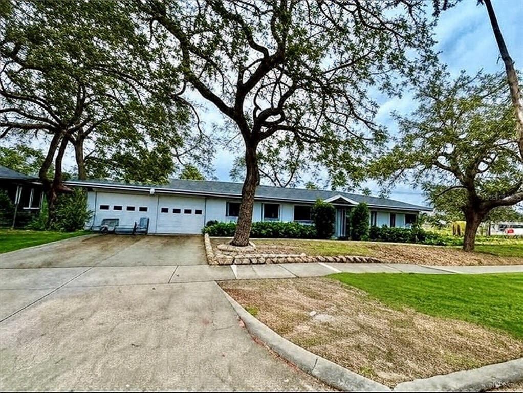1005 APACHE TRAIL CLEARWATER, FL 33755