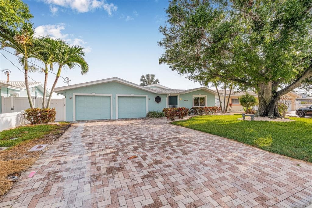 352 LA HACIENDA DRIVE