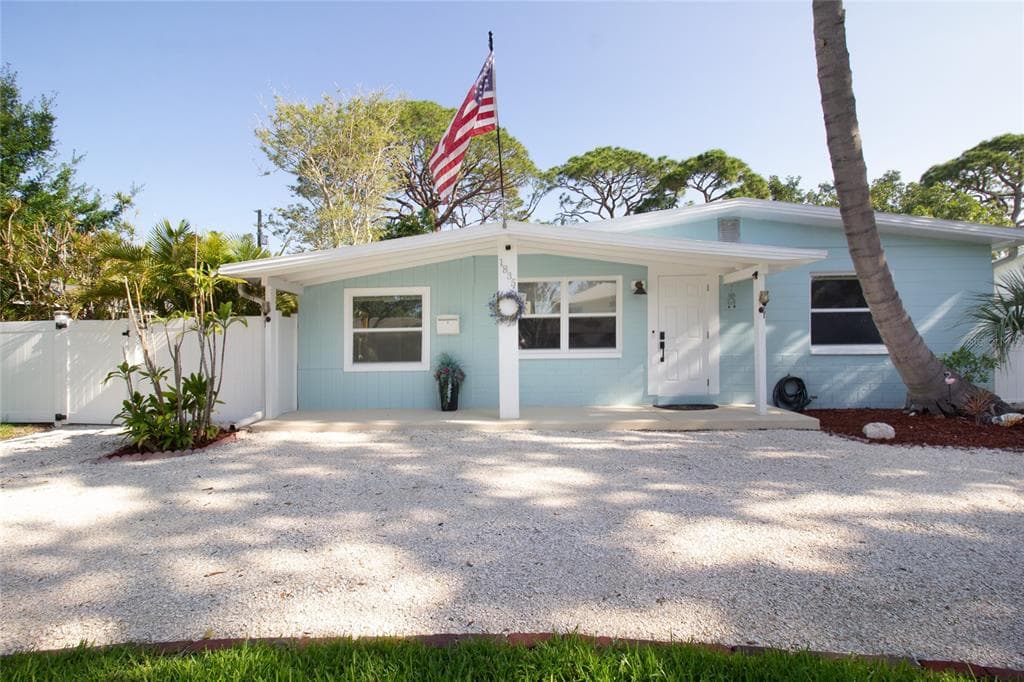 1835 MICHIGAN AVENUE NE ST PETERSBURG, FL 33703
