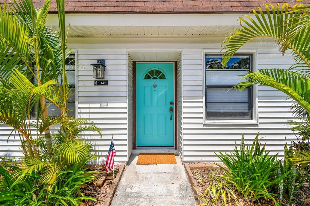 9142 OAKWOOD LANE