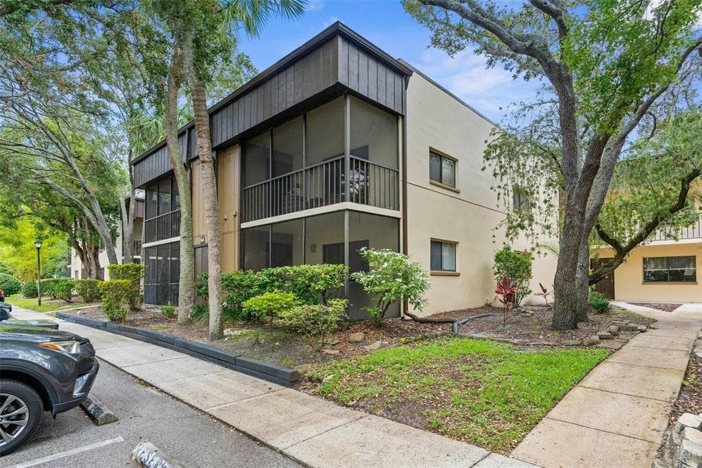 11805 RAINTREE LAKE LANE UNIT A TAMPA, FL 33617