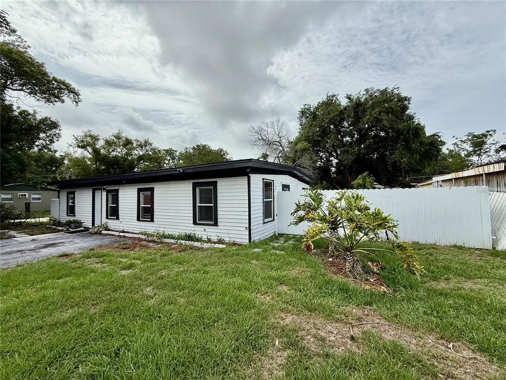 1813 E WOOD STREET TAMPA, FL 33604