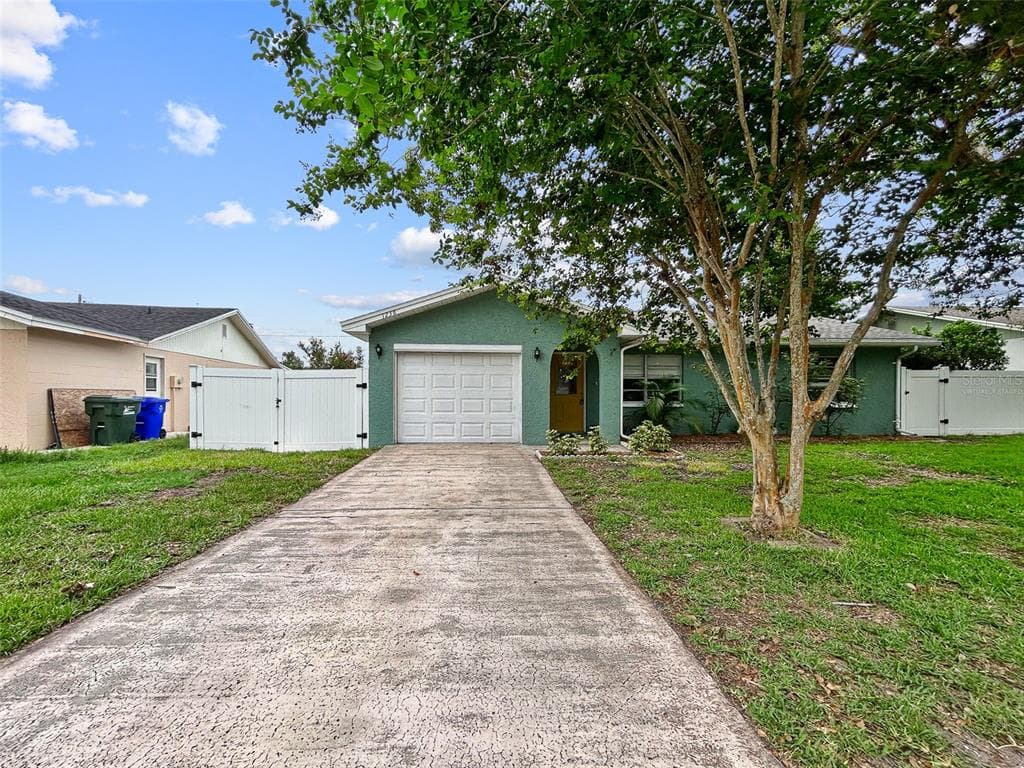 1238 HONEYTREE LANE E LAKELAND, FL 33801