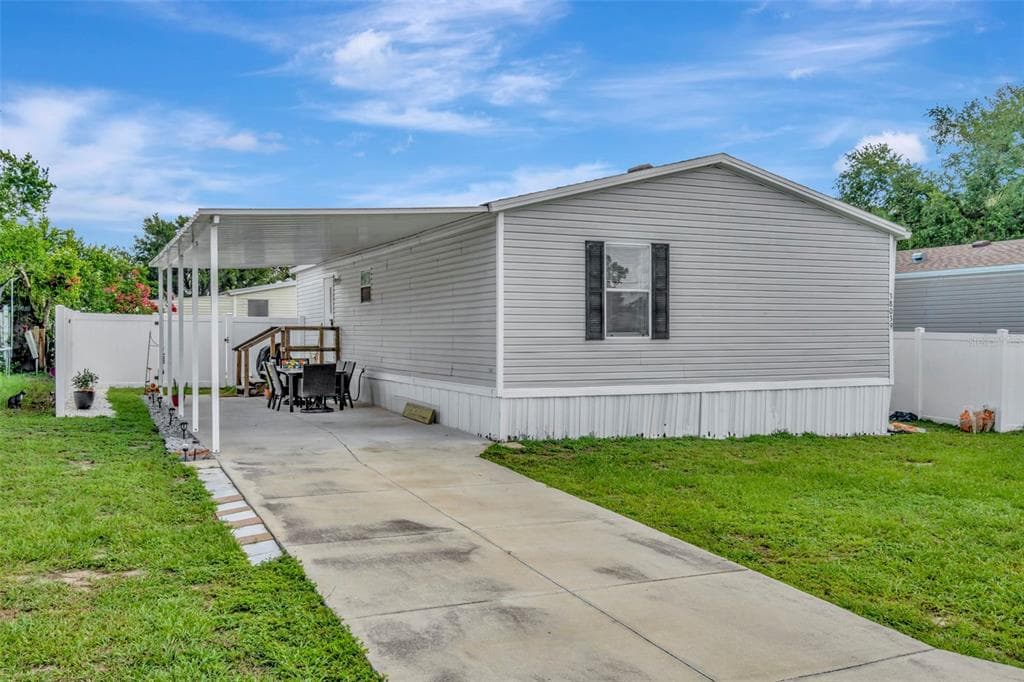 38039 LEONDIAS DRIVE ZEPHYRHILLS, FL 33542
