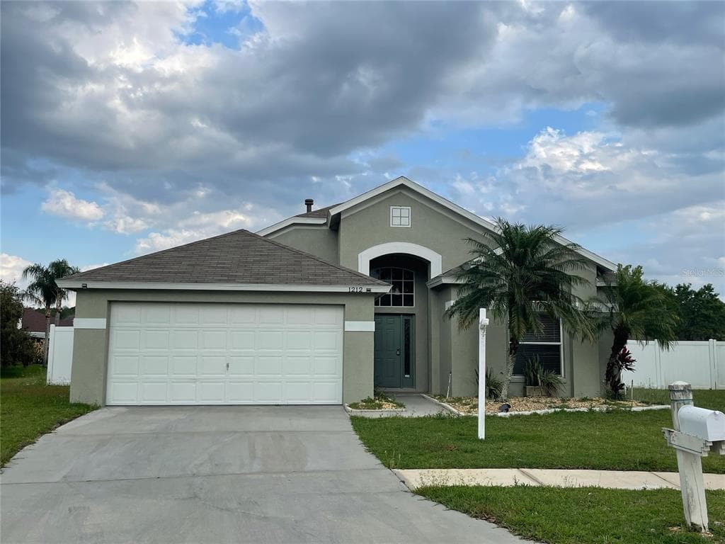 1212 CRIMSON CLOVER LN WESLEY CHAPEL, FL 33543