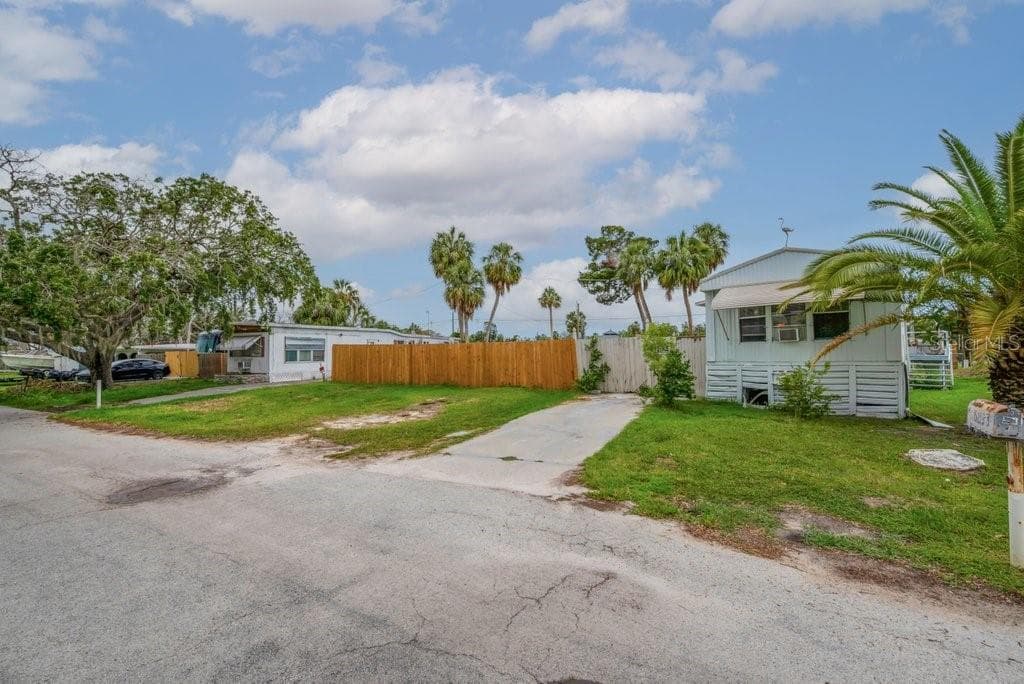 6833 GARDEN DRIVE NEW PORT RICHEY, FL 34652