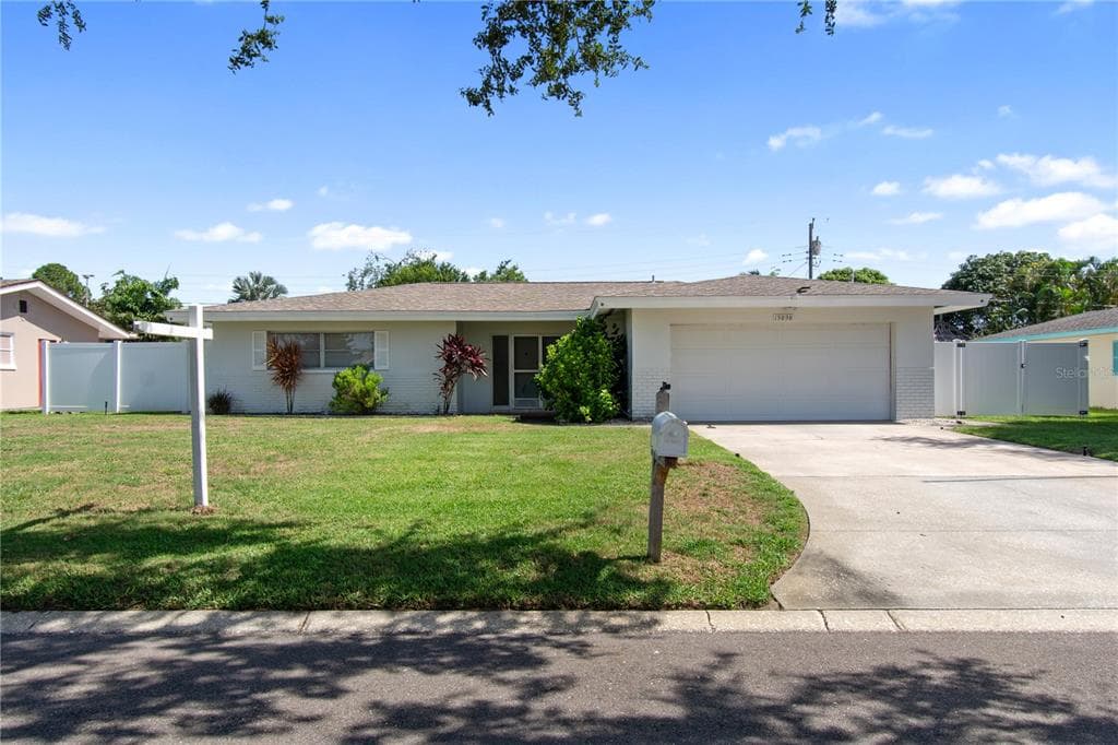 13898 JAMAICA DRIVE SEMINOLE, FL 33776