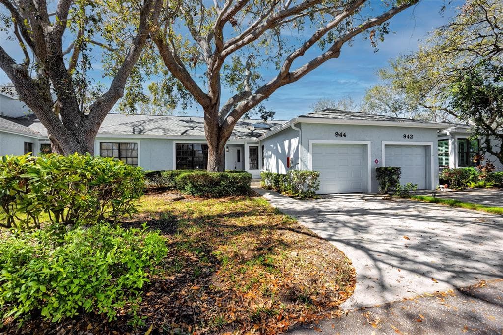 944 SAN CARLOS COURT NE ST PETERSBURG, FL 33702