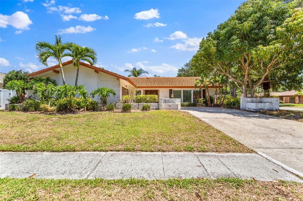 2872 LONG VIEW DRIVE CLEARWATER, FL 33761
