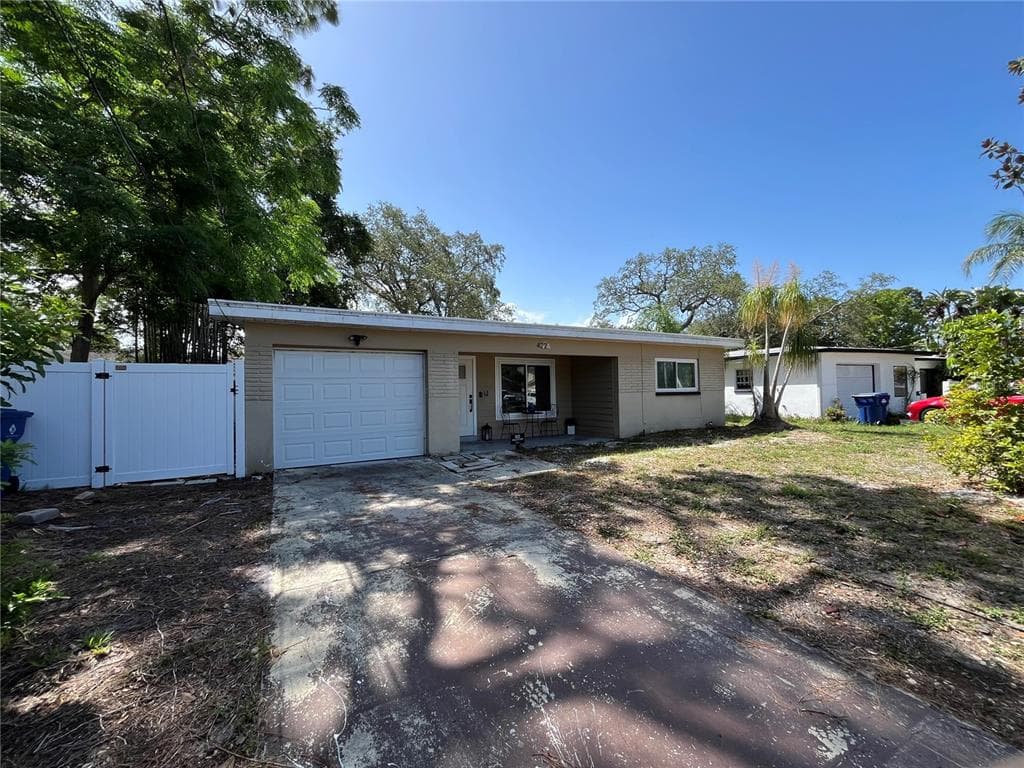 422 CROSSWINDS DRIVE