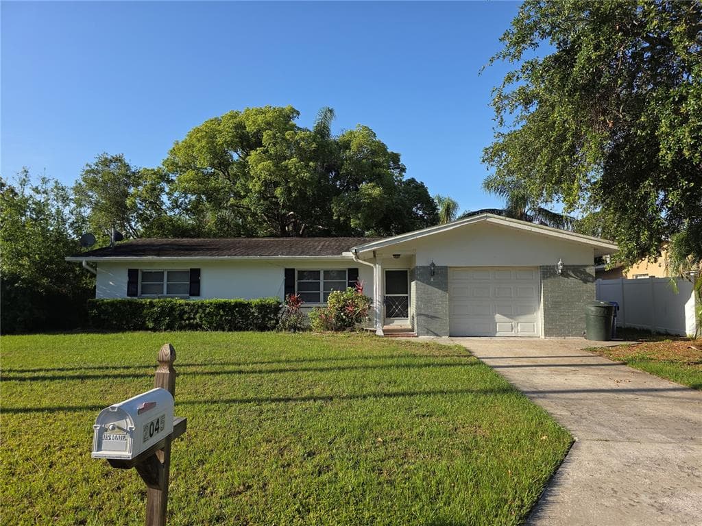 2045 SUMMIT DR DUNEDIN, FL 34698