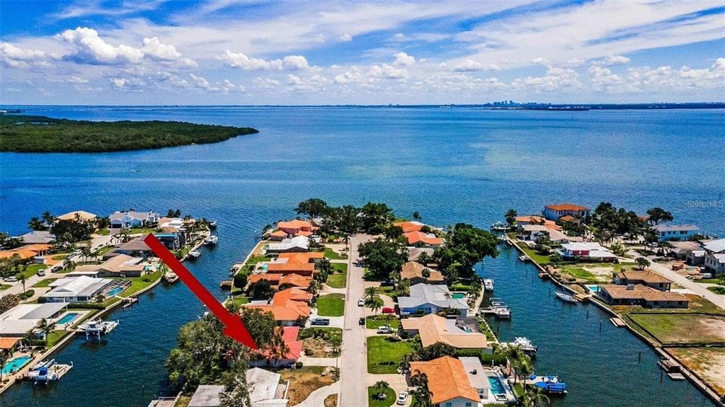 2053 IOWA AVENUE NE ST PETERSBURG, FL 33703