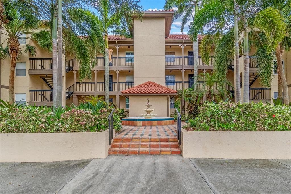 2400 FEATHER SOUND DRIVE UNIT 712 CLEARWATER, FL 33762