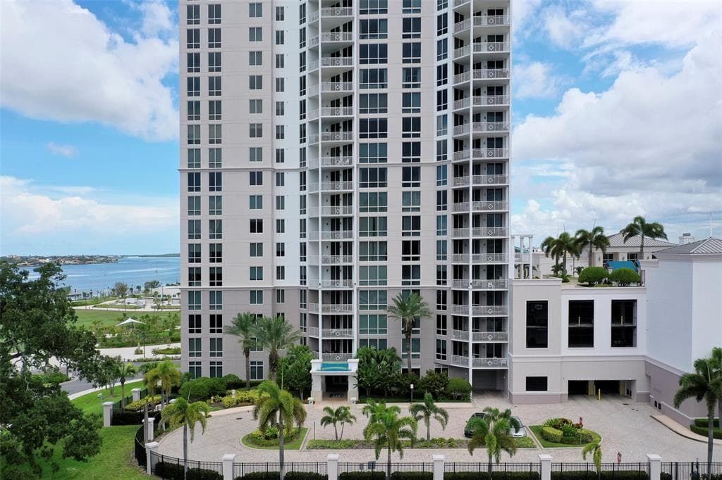331 CLEVELAND STREET UNIT 320 CLEARWATER, FL 33755