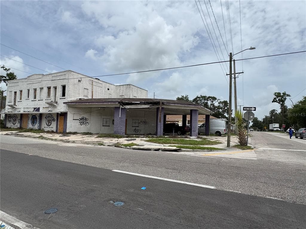2804 E COLUMBUS DRIVE TAMPA, FL 33605