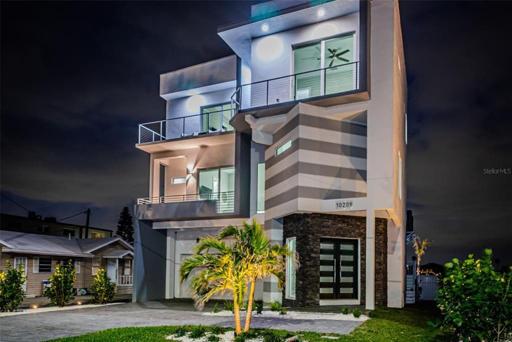 10209 GULF BOULEVARD TREASURE ISLAND, FL 33706