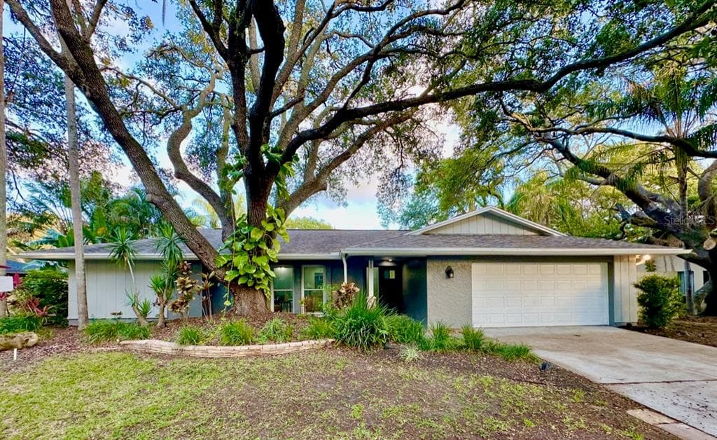939 WOODLAND DRIVE