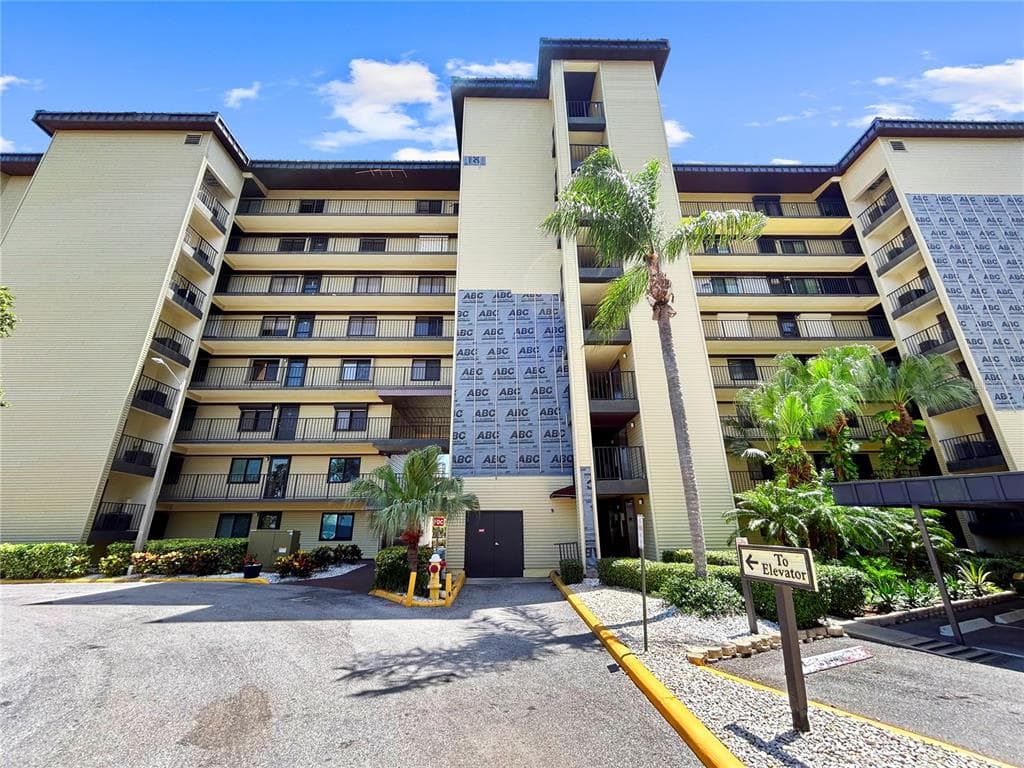 650 ISLAND WAY UNIT 408 CLEARWATER BEACH, FL 33767