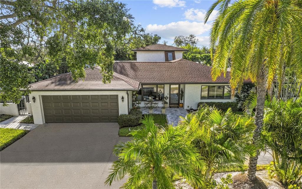 208 LIVE OAK LANE