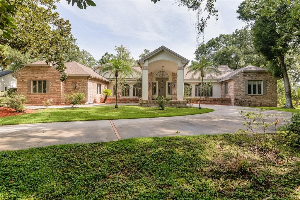 3042 OAK CREEK DRIVE N CLEARWATER, FL 33761