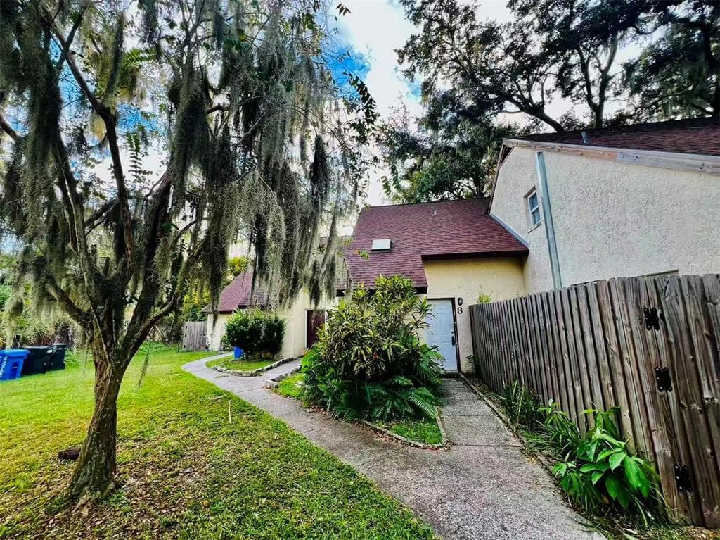 5626 ASHLEY OAKS DRIVE UNIT 28 TAMPA, FL 33617