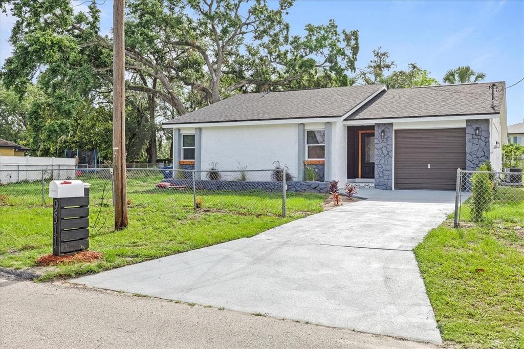9511 N HYALEAH ROAD TAMPA, FL 33617
