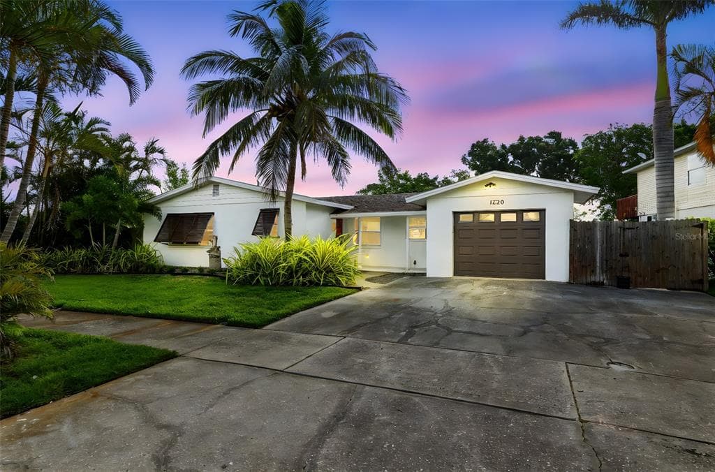 1720 BAYOU GRANDE BOULEVARD NE ST PETERSBURG, FL 33703