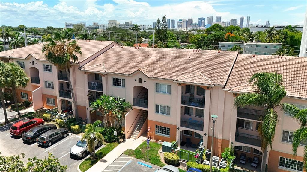 2015 SE 10TH AVENUE UNIT 123 FORT LAUDERDALE, FL 33316